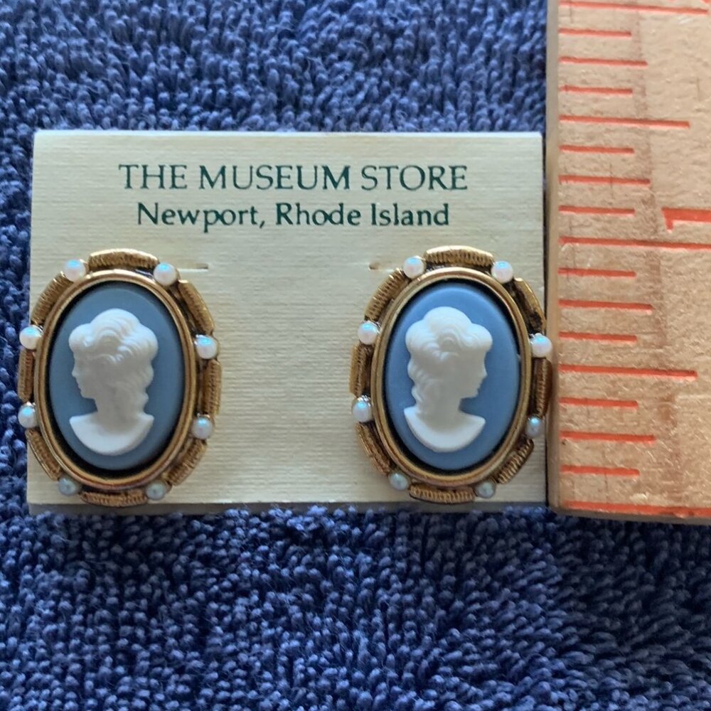 Vintage Blue CAMEO Post Earrings - Picture 3 of 6